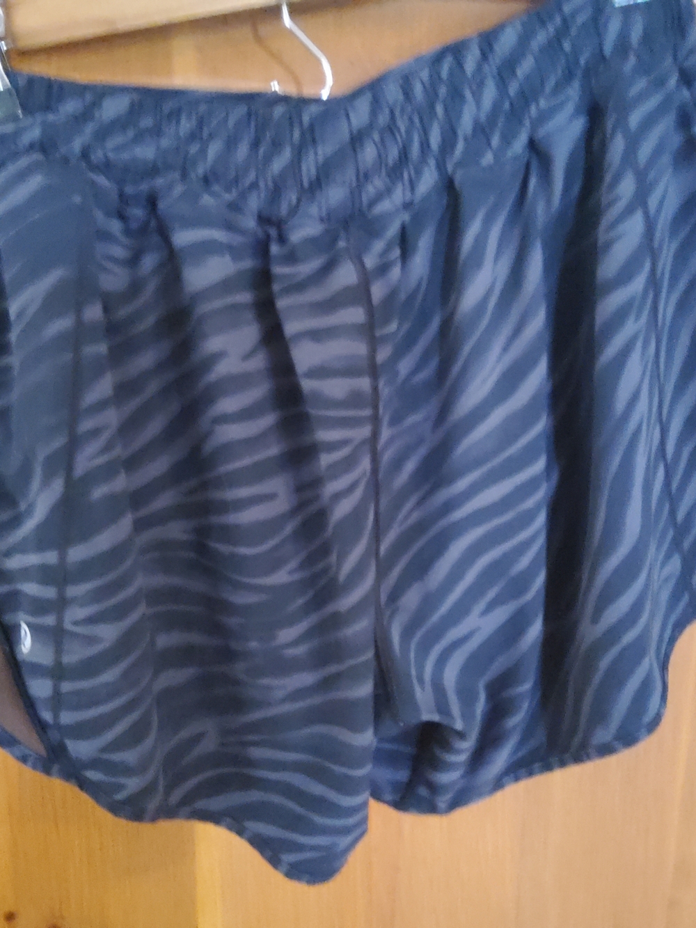 Lululemon Hotty Hot Low Rise Lined Short Size 10 EUC - Picture 8 of 8